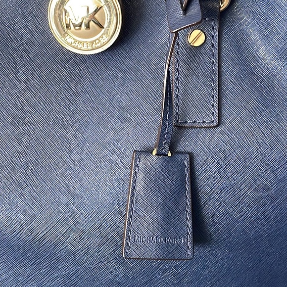 Michael Kors Navy Excellent Cond Large Hamilton Tote/ MK Dust Bag included - Picture 6 of 16